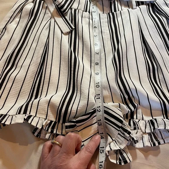 Love Striped Black & White Paper Bag Shorts w/Pockets & Tie-Waist, Size Medium - Picture 8 of 12